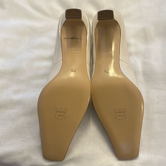PETER KAISER PEARLY BONE COLORED PUMPS. NEW - Picture 4 of 9